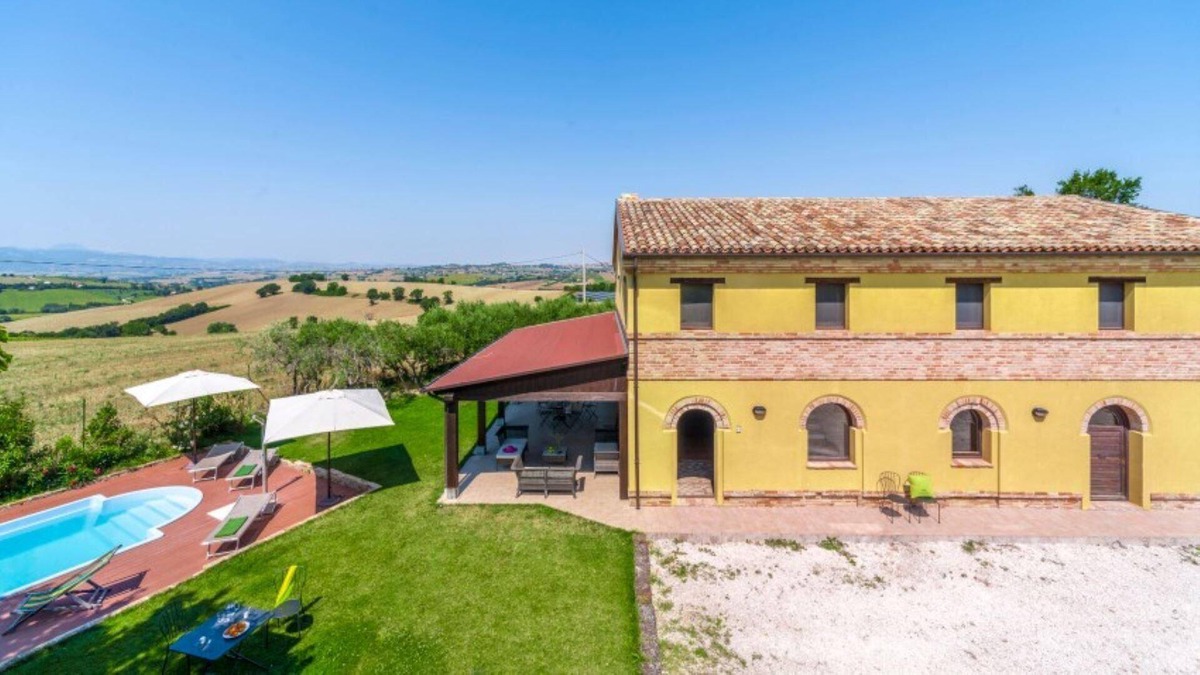 Montefano House | Holiday house Montefano for 1 - 13 persons with 5 bedrooms - Holiday home