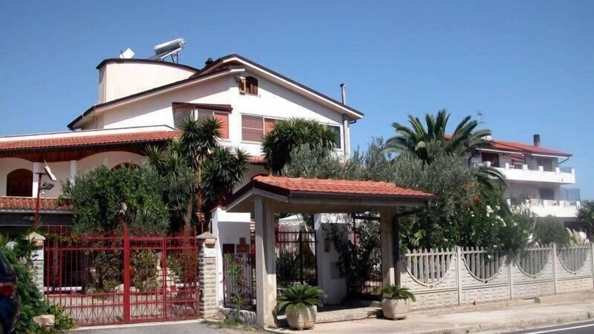Montepaone Lido House | Holiday house Montepaone for 1 - 6 persons with 3 bedrooms - Holiday home