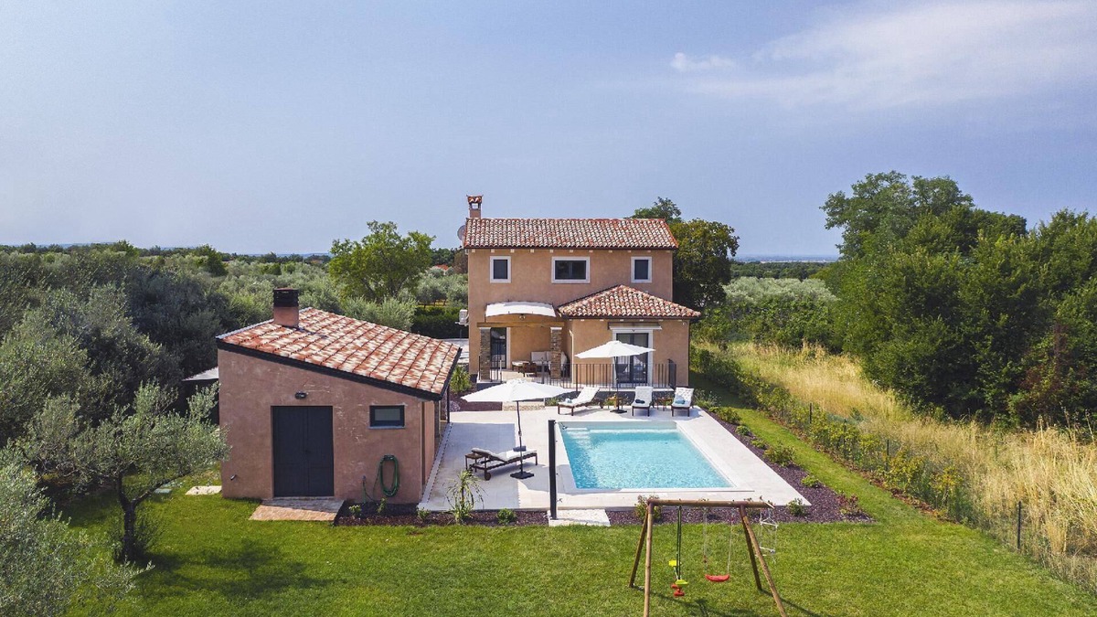 Muntic House | Holiday house Muntic for 1 - 7 persons with 3 bedrooms - Holiday home