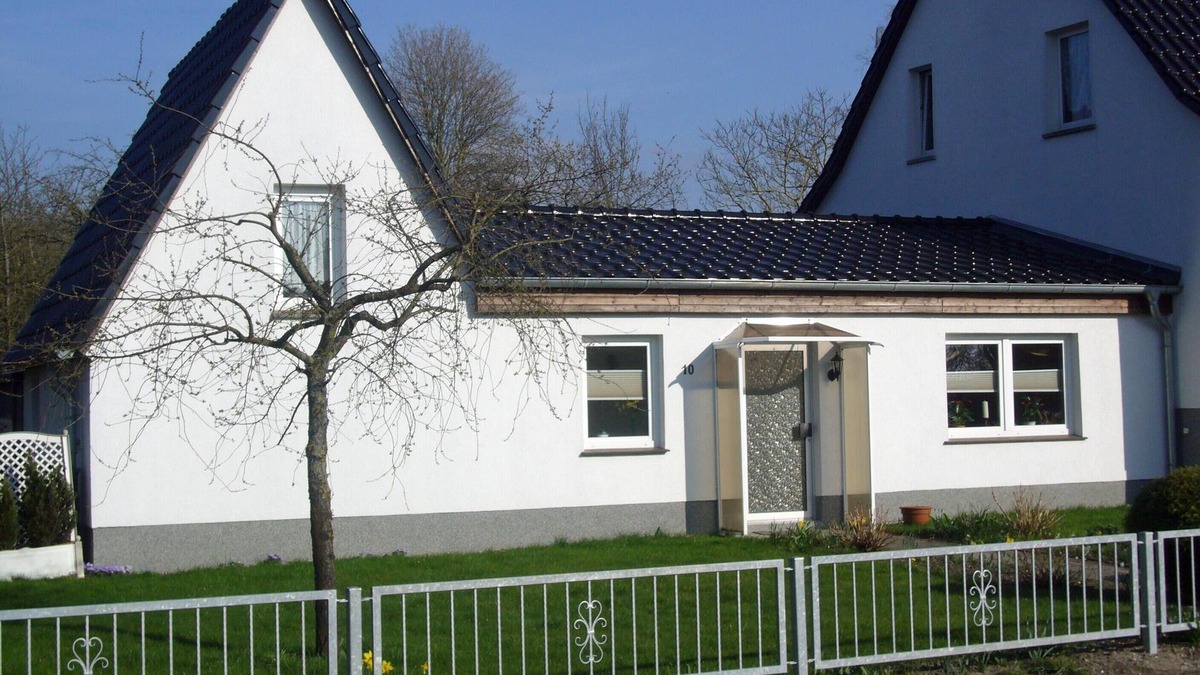 Velgast House | Holiday house near the Baltic Sea /Darß, Stralsund and Rügen /crane views