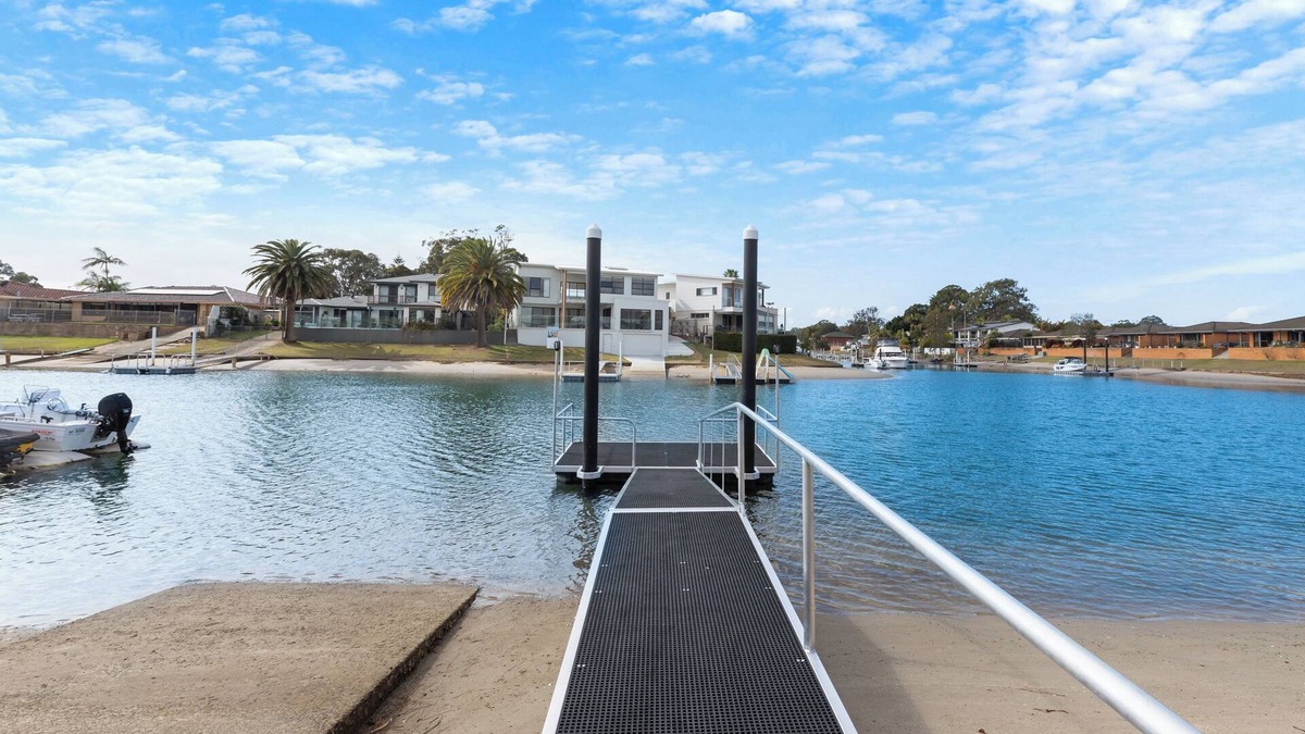 Port Macquarie House | Holiday House on Hibbard Canal