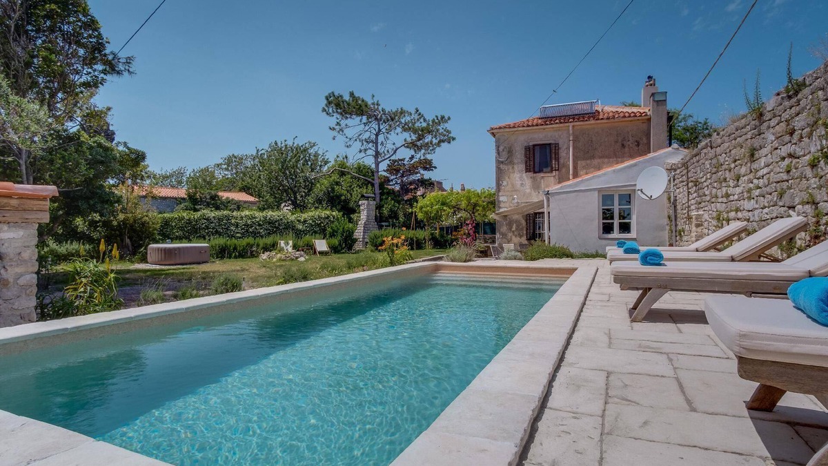 Mali Losinj House | Holiday house Osor for 1 - 9 persons with 3 bedrooms - Holiday home