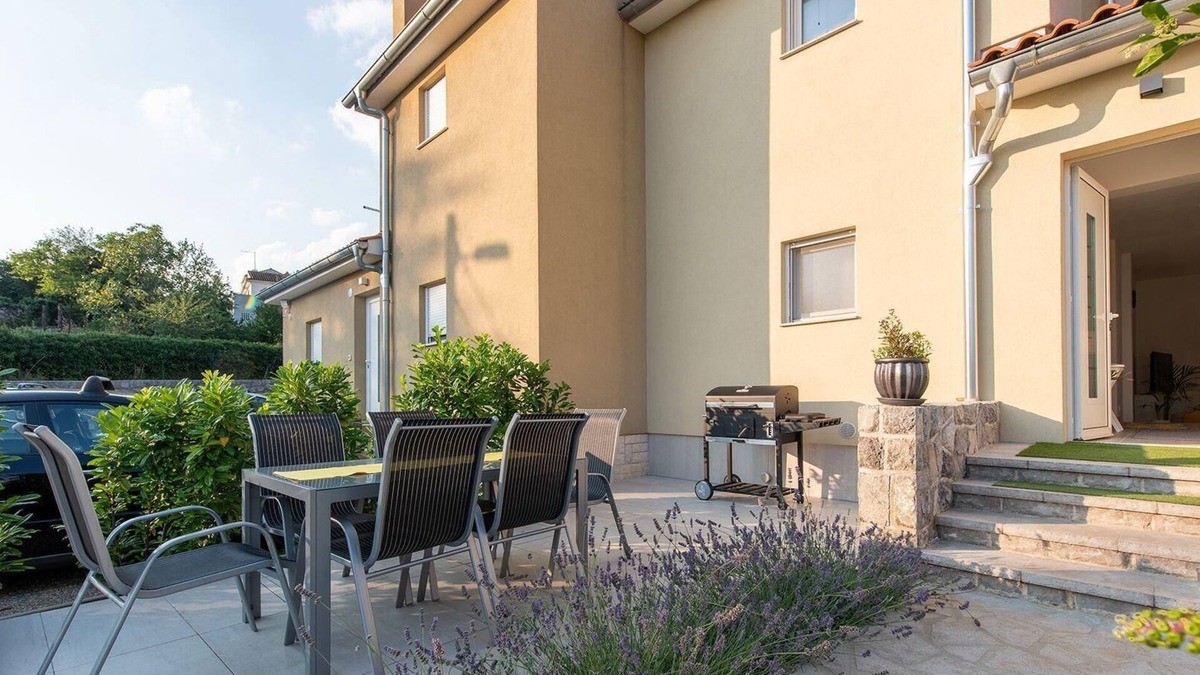 Sarsoni House | Holiday house Rijeka for 1 - 8 persons with 3 bedrooms - Row house
