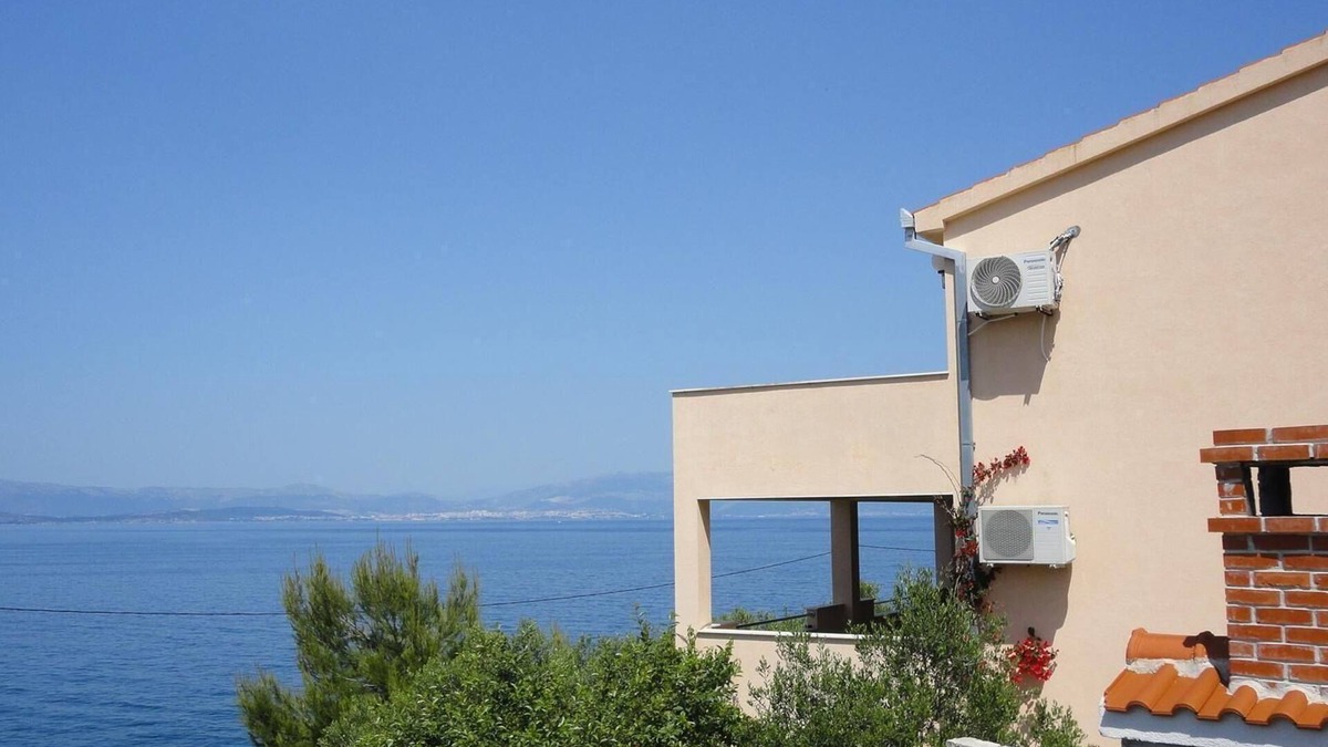 Rogac House | Holiday house Rogac for 1 - 8 persons with 4 bedrooms - Holiday home