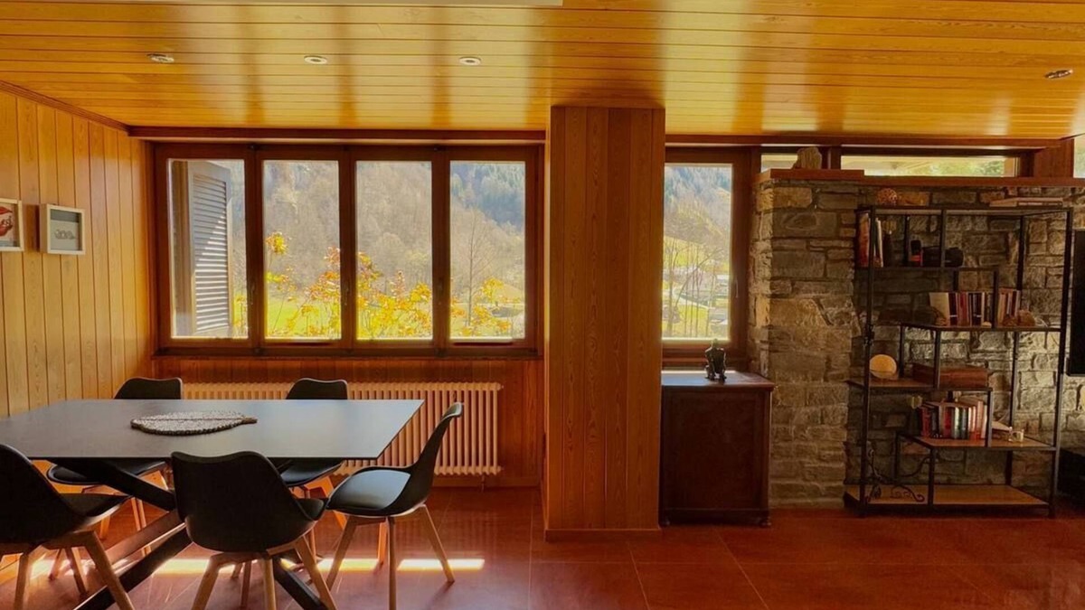 Rossa House | Holiday house Rossa for 1 - 8 persons with 3 bedrooms - Hut