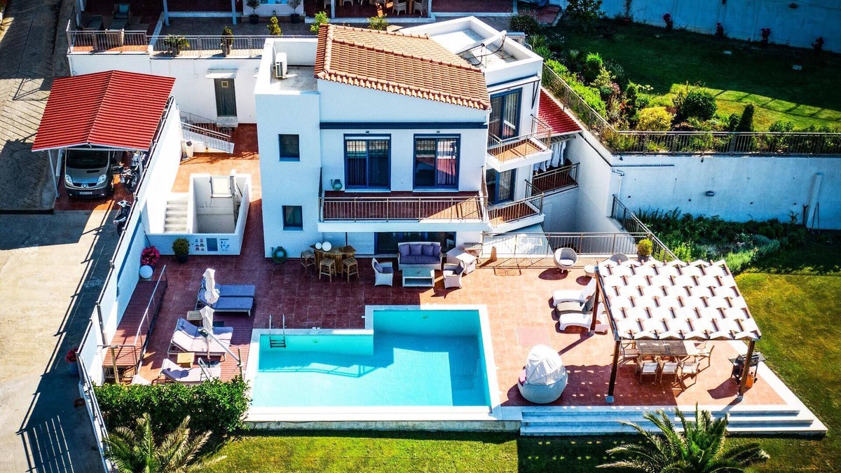 Skiathos House | Holiday house Skiathos for 1 - 10 persons with 6 bedrooms - Row house