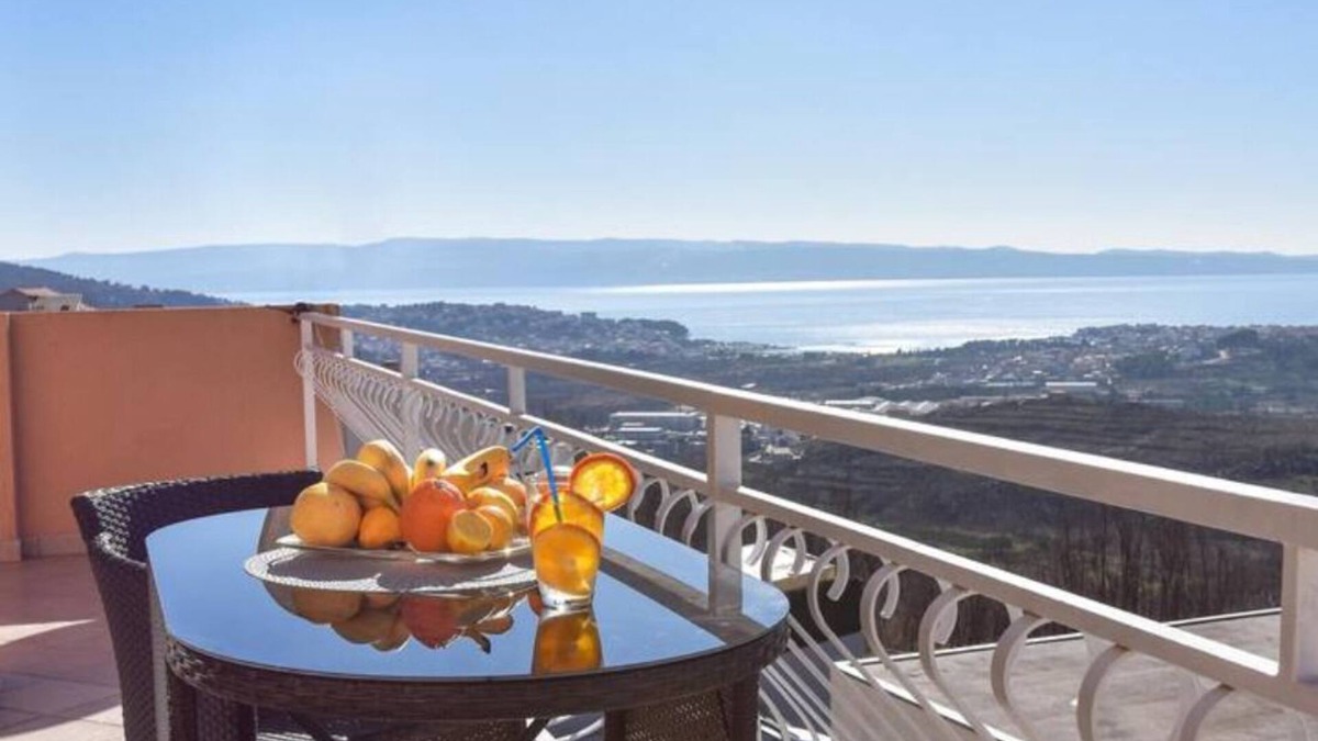 Mravince House | Holiday house Solin for 1 - 12 persons with 7 bedrooms - Holiday home