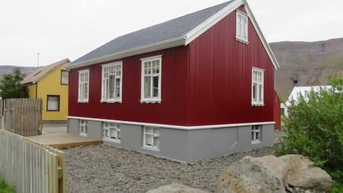 Sudureyri House | Holiday house Suðureyri for 1 - 9 persons with 4 bedrooms - Holiday home