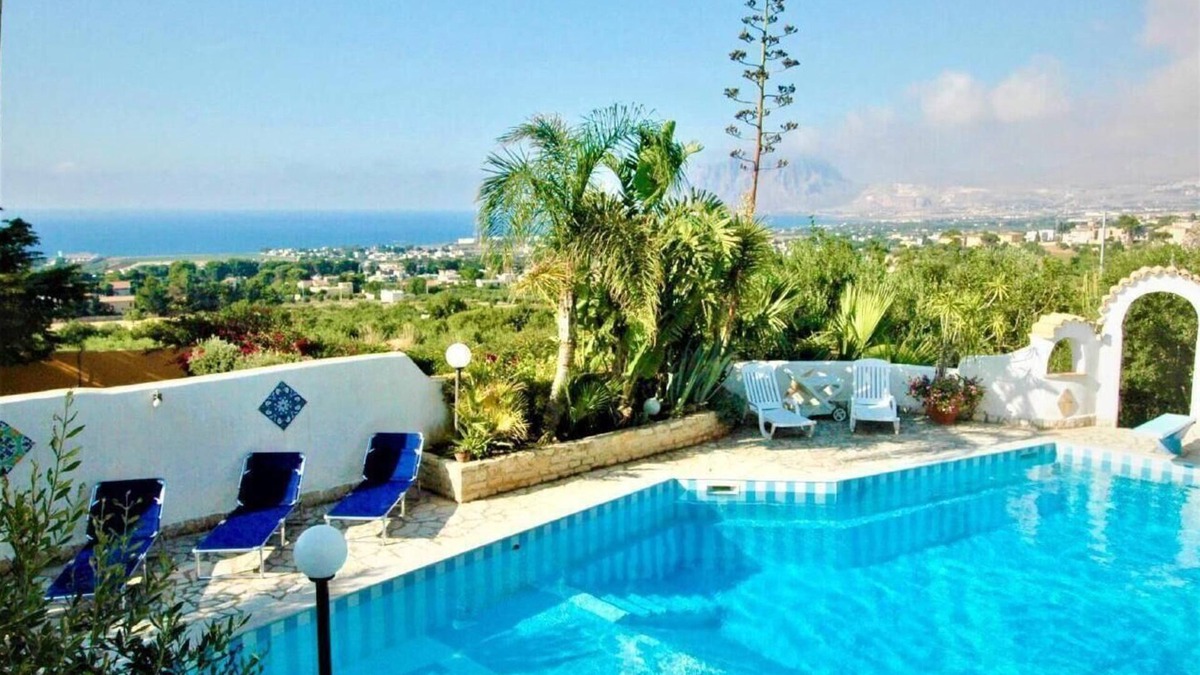 Valderice House | Holiday house Valderice for 1 - 12 persons with 6 bedrooms - Holiday house