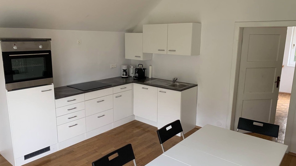Meidling Apartment | Holiday house Vienna - family friendly with large garden - from 14 Euro /person