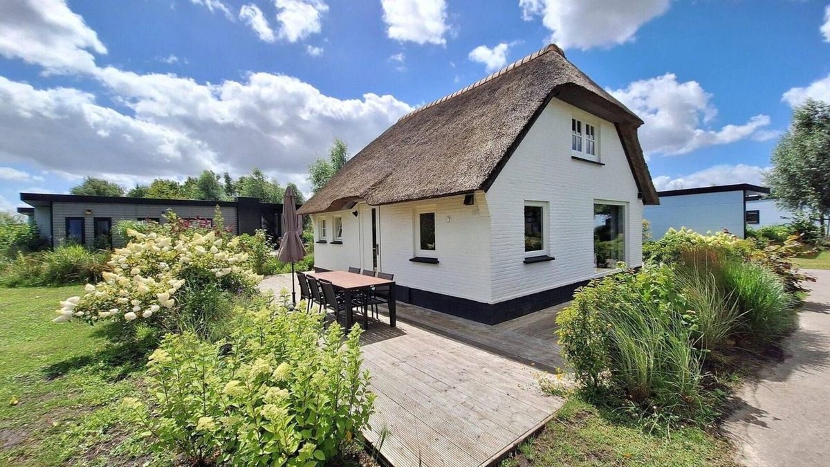 Sint Jansklooster House | Holiday house Wanneperveen for 1 - 6 persons with 2 bedrooms - Holiday home