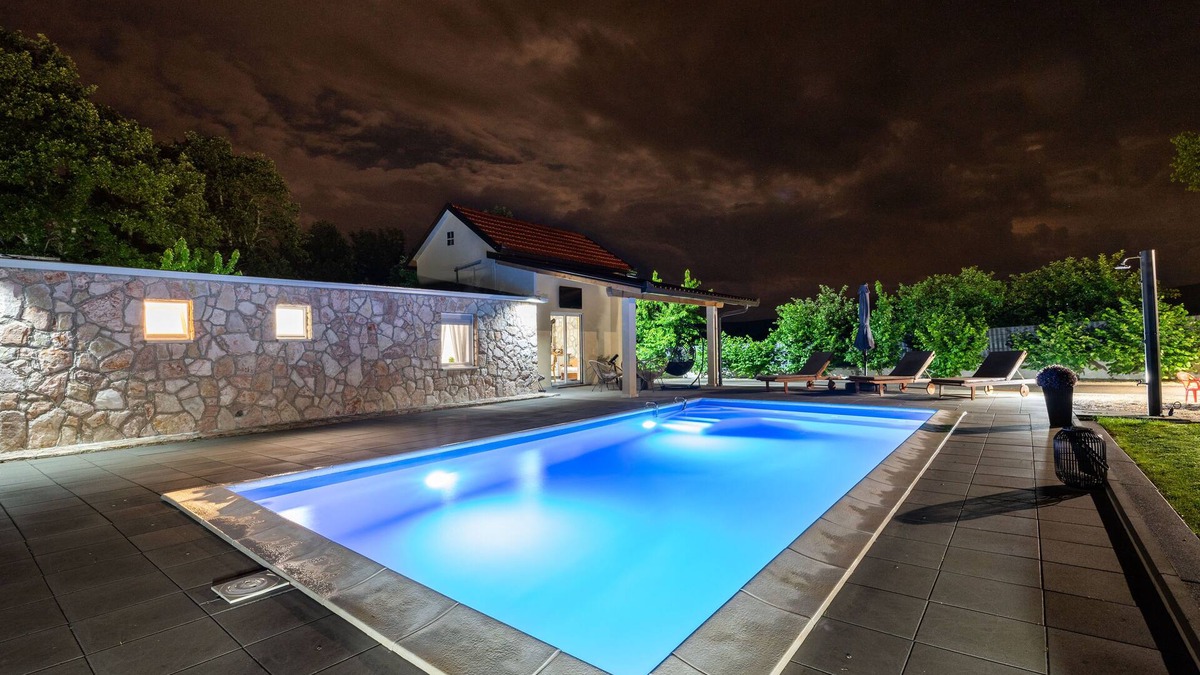 Siroki Brijeg House | Holiday house with heated pool