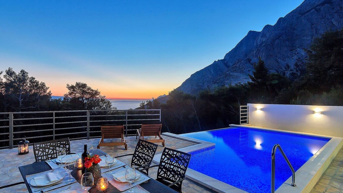 Bast House | Holiday house with heated pool, terrace with sea view, 3 bedrooms, WiFi, BBQ