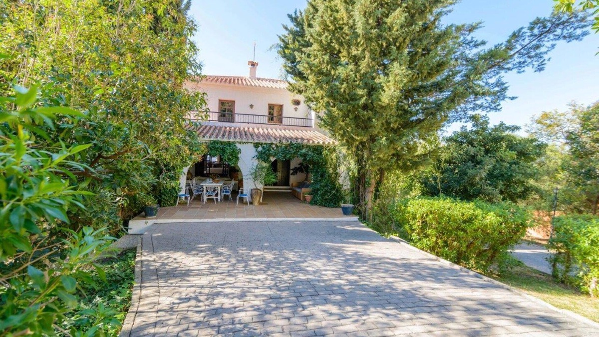 Alcaucin Hotel | Holiday House with Large Private Pool