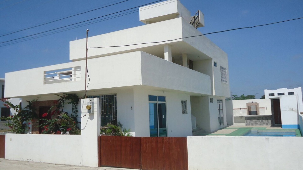 Ballenita House | Holiday house with swimming pool facing the sea