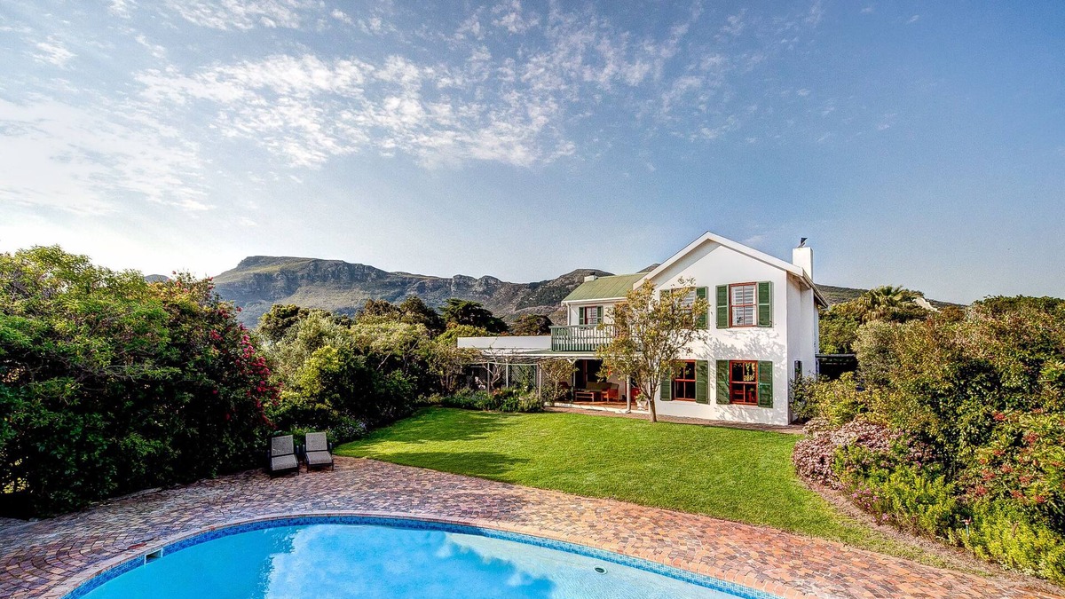 Noordhoek House | Holiday house with sea and mountain views and a large garden