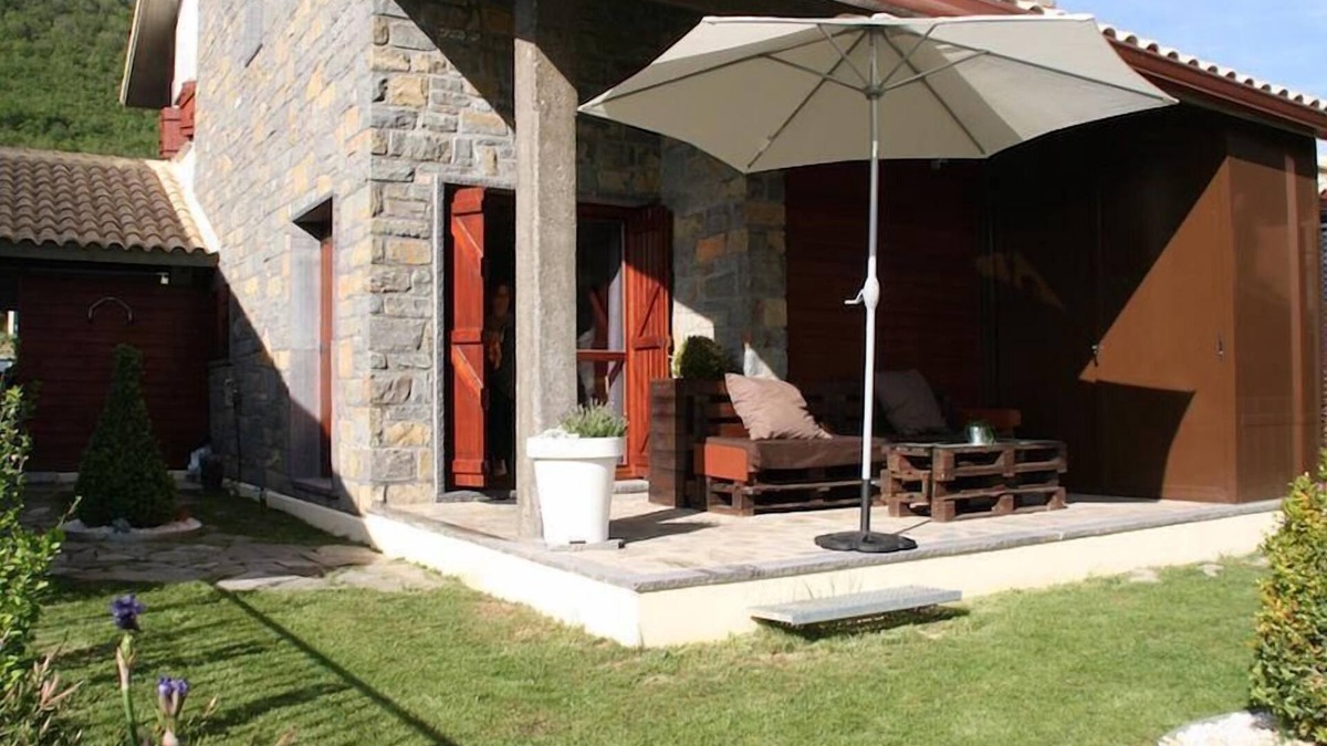 Gavin House | Holiday house Yesero for 1 - 9 persons with 3 bedrooms - Row house