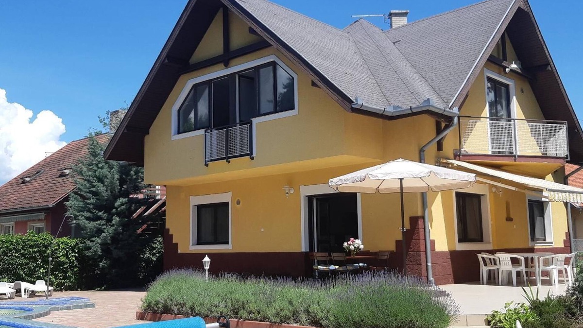 Zamardi House | Holiday house Zamárdi for 1 - 21 persons with 6 bedrooms - Holiday house