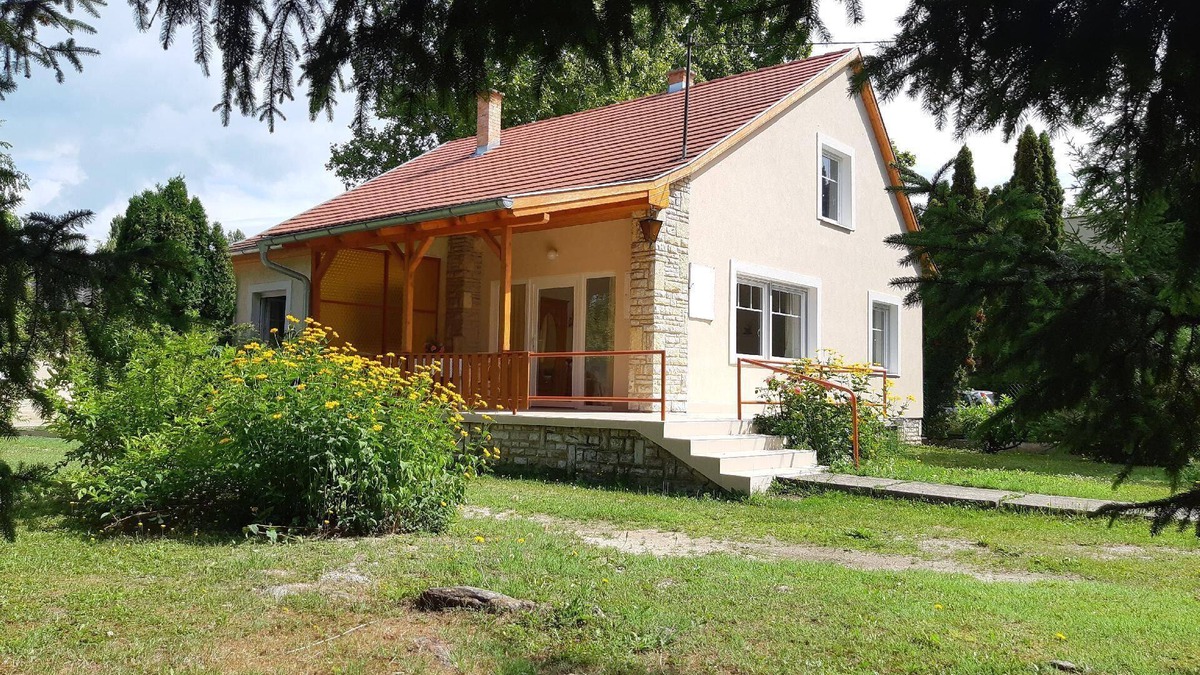 Zamardi House | Holiday house Zamárdi for 1 - 19 persons with 4 bedrooms - Holiday house