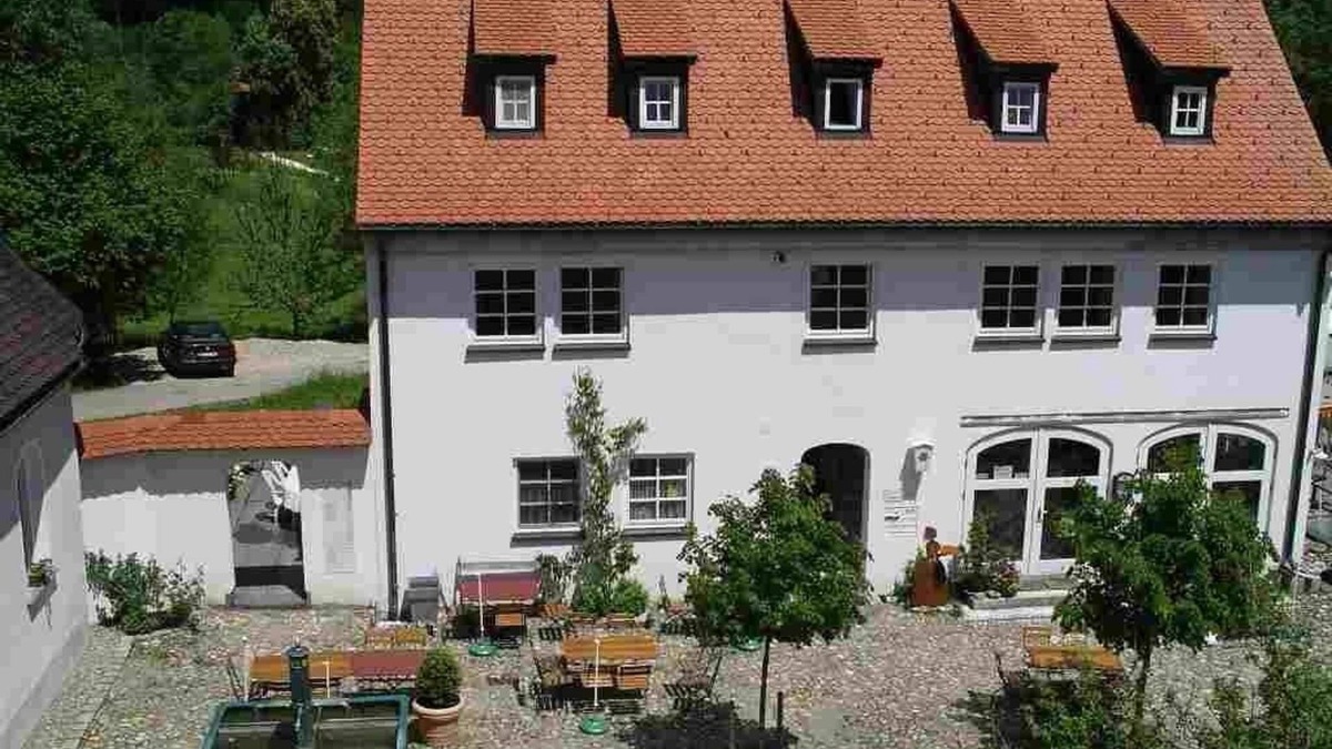 Winterstetten Apartment | Holiday in the stylishly decorated "Deer Apartment" with a view of the countryside