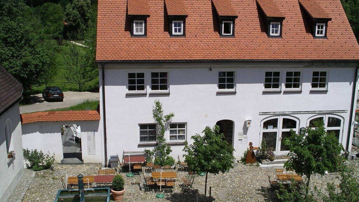 Winterstetten Apartment | Holiday in the stylishly furnished FeWo "Trout" with a view into the Grüu