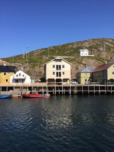 Oksnes Apartment | Holiday in the former fishing factory Arntzen-brygga