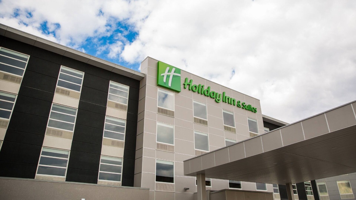 Southeast Calgary Hotel | Holiday Inn Calgary South Conference Center by IHG