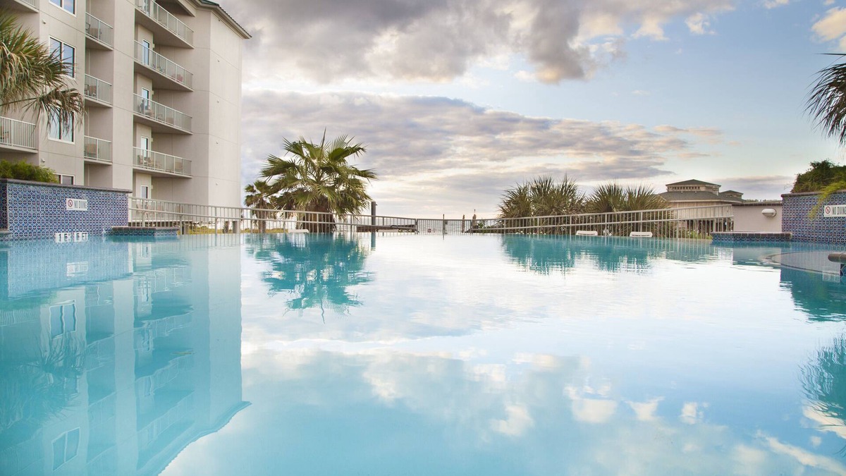 Galveston Hotel | Holiday Inn Club Vacations Galveston Beach Resort by IHG