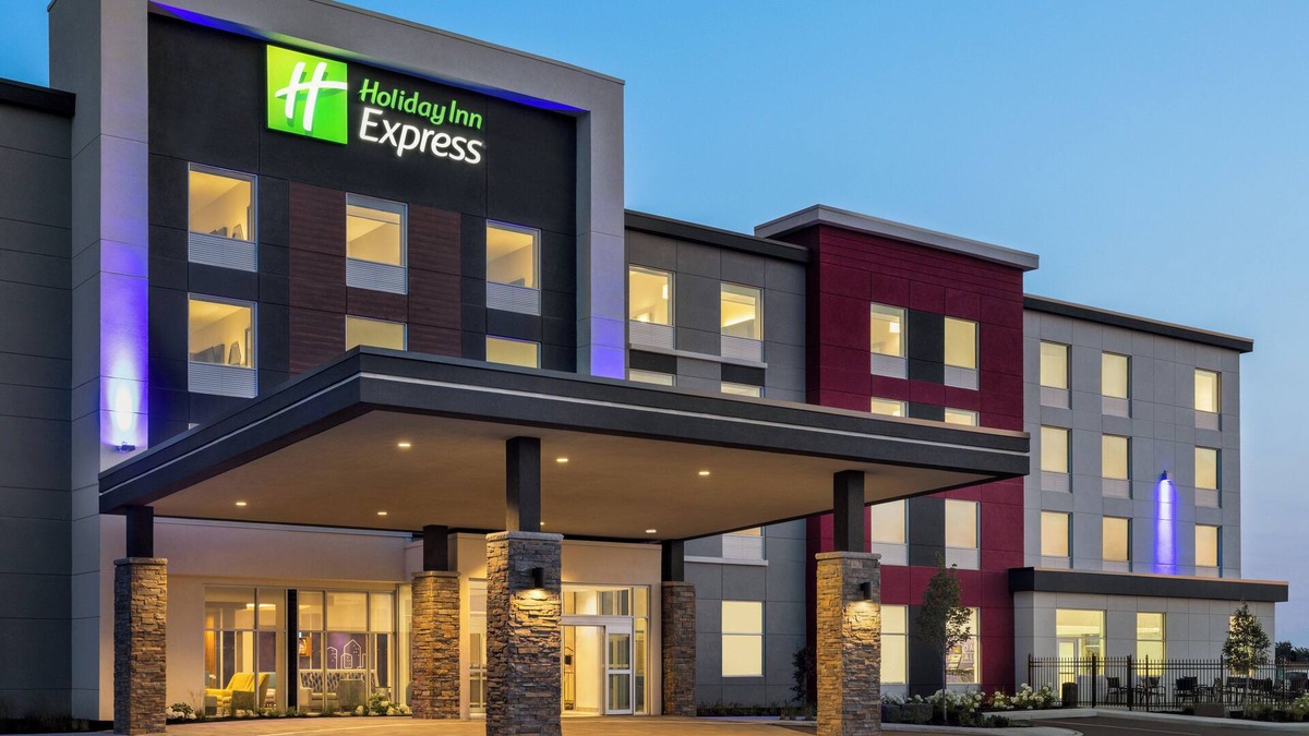 Strathroy Hotel | Holiday Inn Express Strathroy by IHG