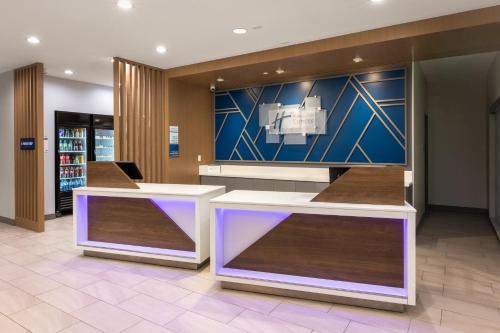 Harbor Hotel | Holiday Inn Express & Suites Hawaiian Gardens by IHG