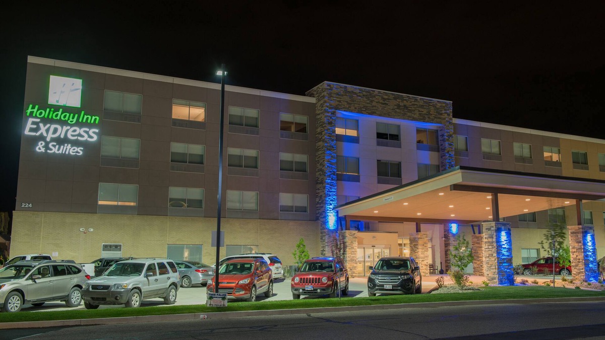 Jeffersonville - Clarksville Hotel | Holiday Inn Express & Suites Louisville N - Jeffersonville by IHG