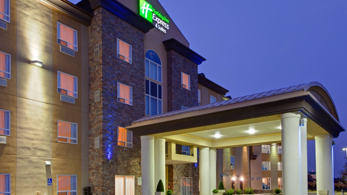 Calgary Hotel | Holiday Inn Express Airport-Calgary by IHG