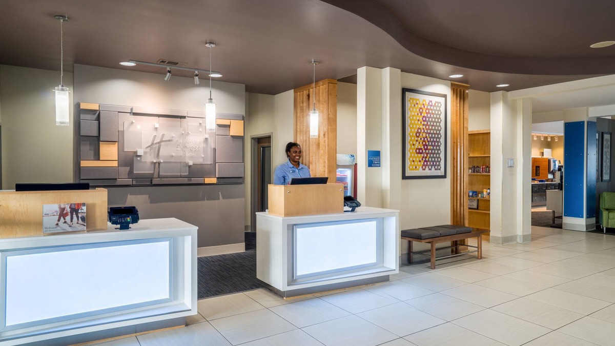 Winona Hotel | Holiday Inn Express and Suites Winona North by IHG