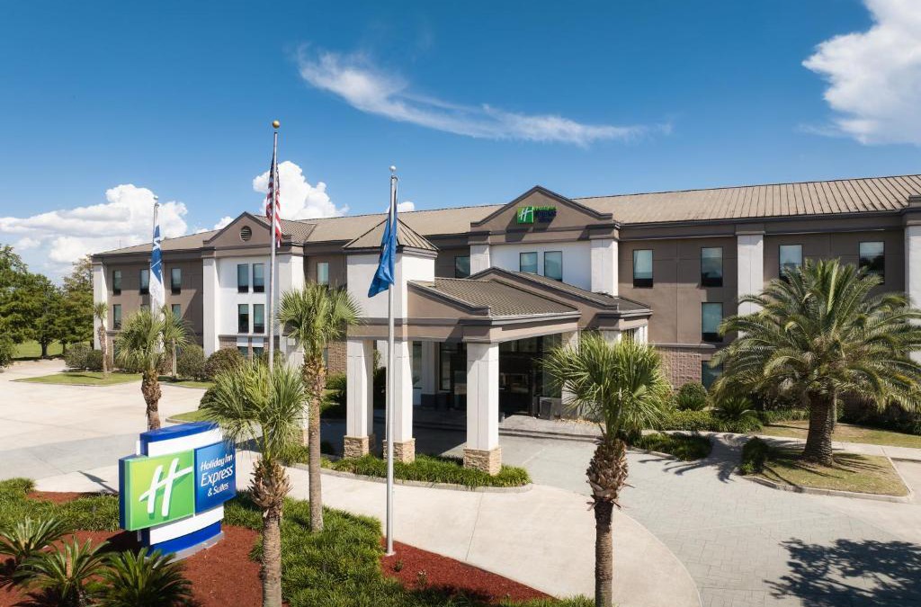 Kenner - Louis Armstrong International Airport Hotel | Holiday Inn Express and Suites New Orleans Airport by IHG