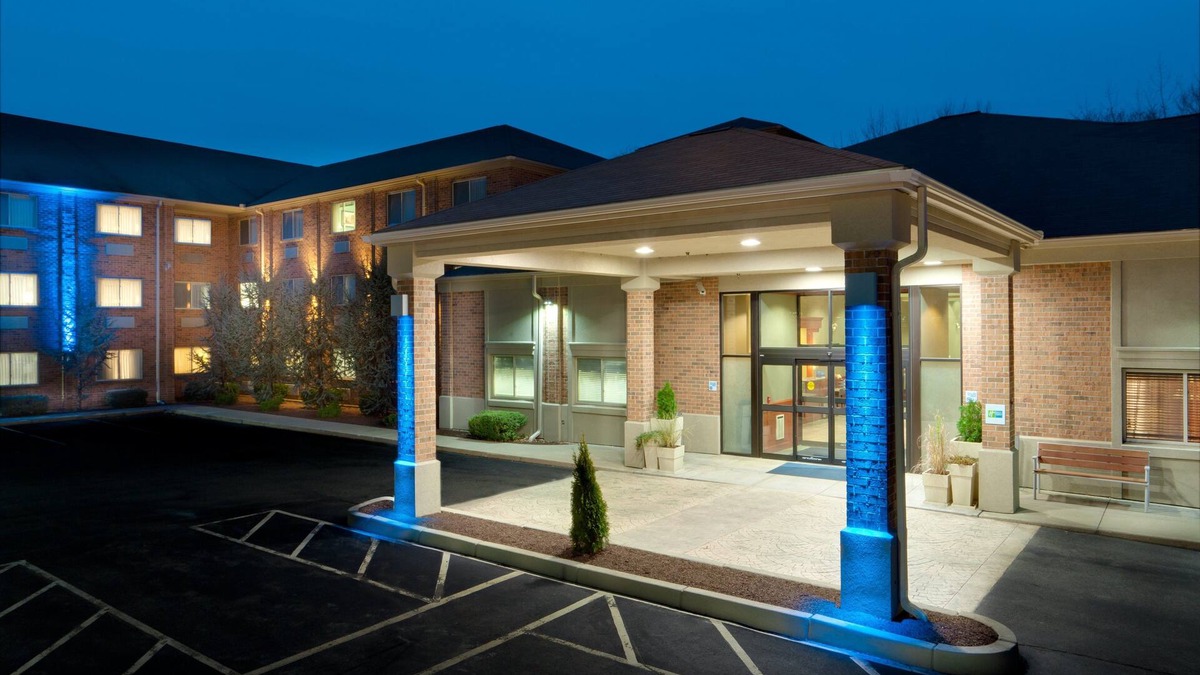 Smithfield Hotel | Holiday Inn Express and Suites by IHG