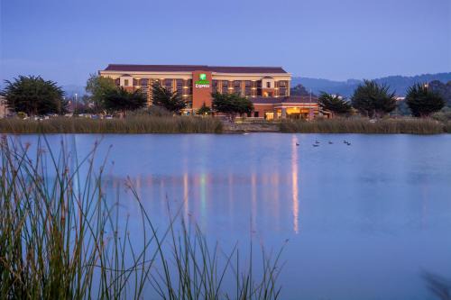 Seaside Resort | Holiday Inn Express at Monterey Bay by IHG