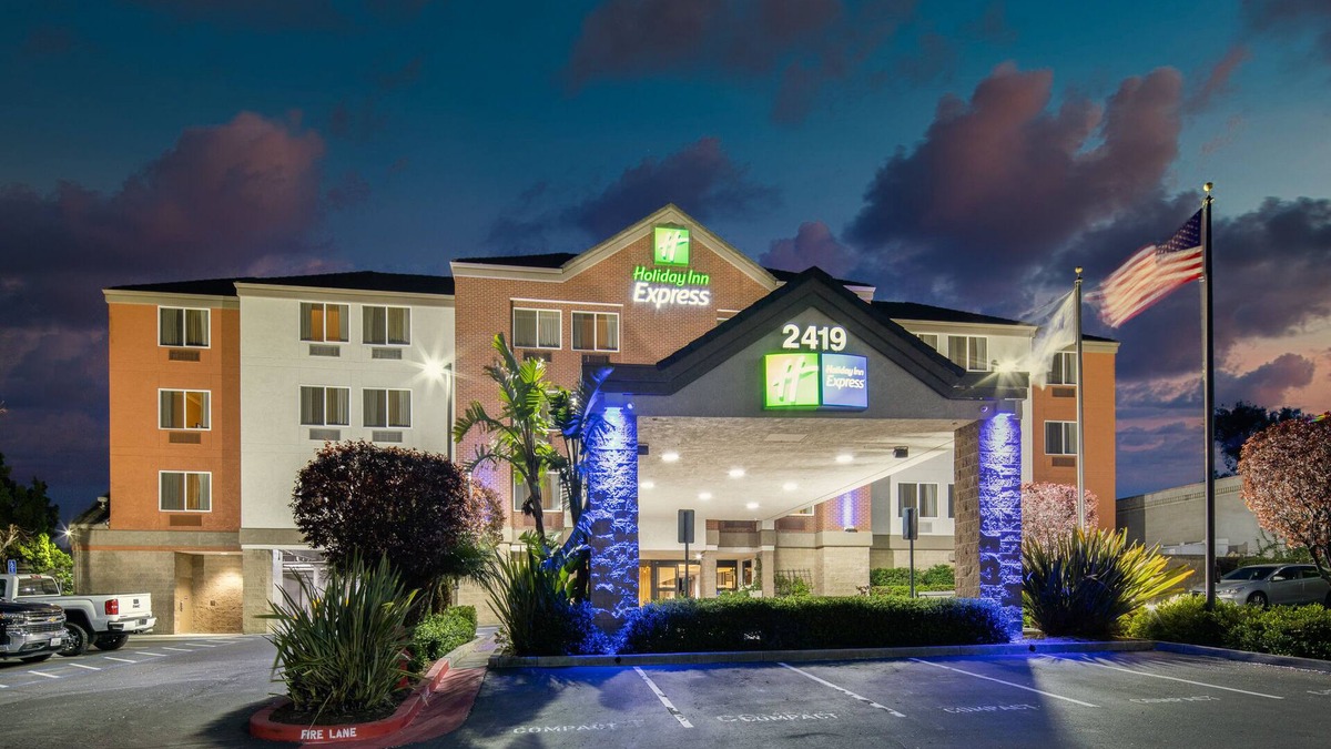 Castro Valley Hotel | Holiday Inn Express Castro Valley - I-580 by IHG