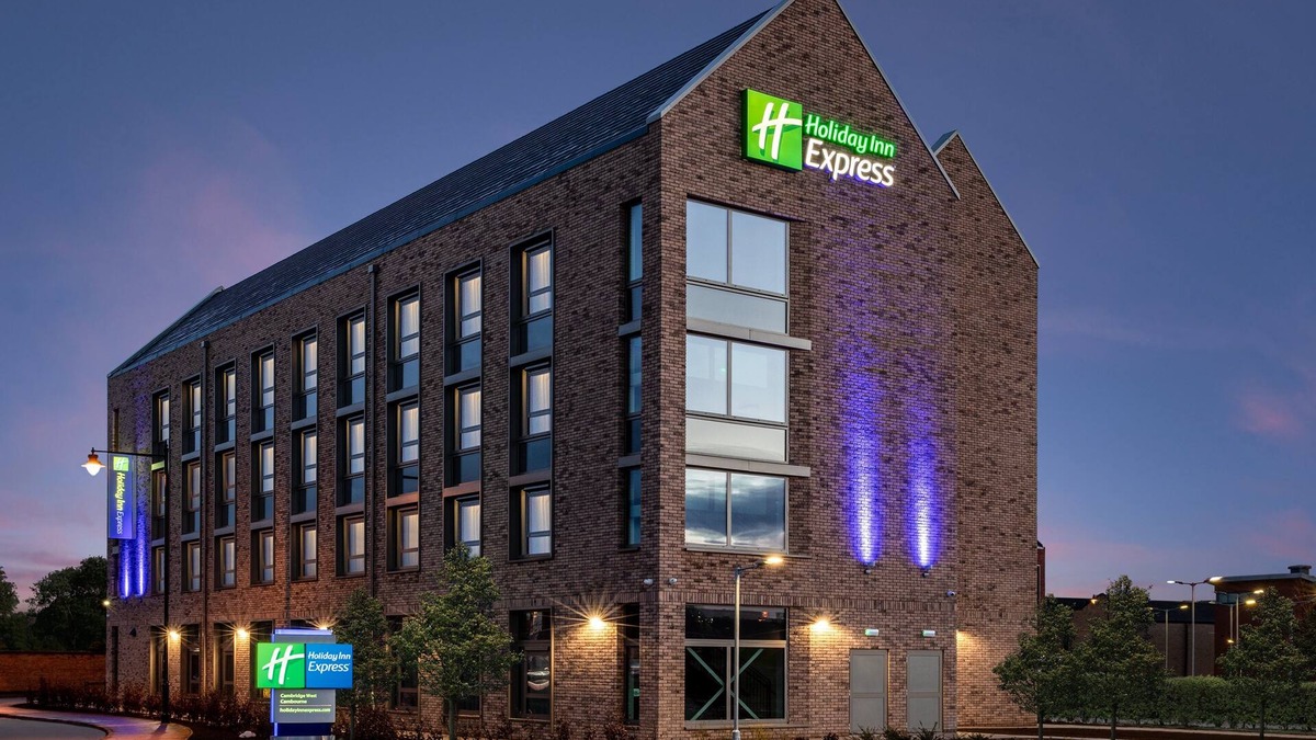 Cambourne Hotel | Holiday Inn Express Cambridge West Cambourne by IHG