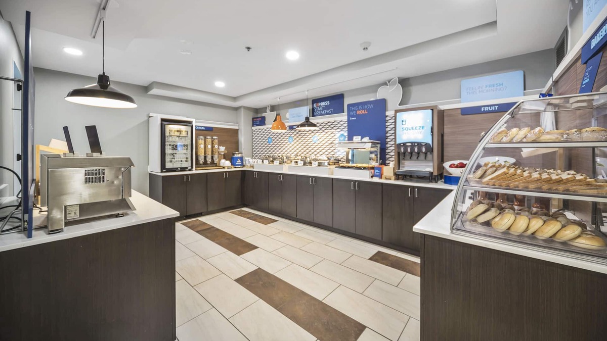 Vernon Hills Hotel | Holiday Inn Express Chicago NW - Vernon Hills by IHG