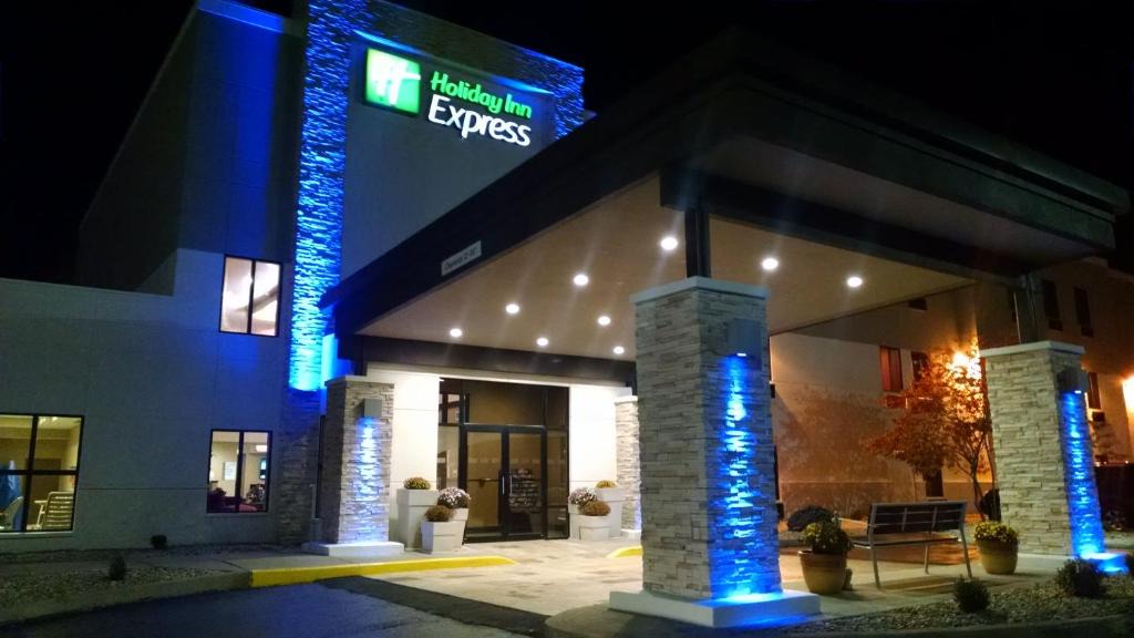 Cloverdale Hotel | Holiday Inn Express Cloverdale - Greencastle by IHG