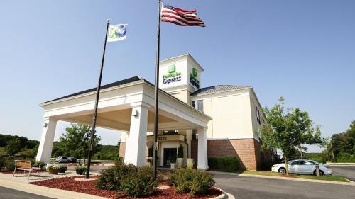 Delafield Hotel | Holiday Inn Express - Delafield by IHG