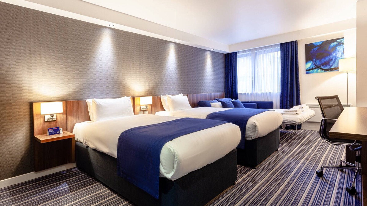 Longcroft Hotel | Holiday Inn Express Edinburgh Airport by IHG