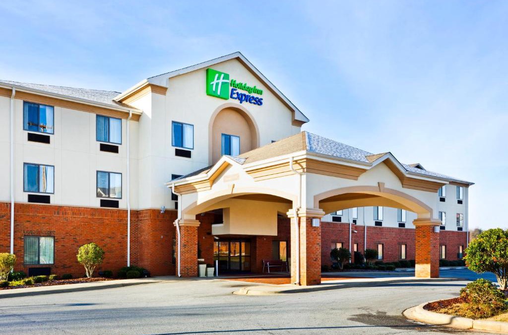 Forest City Hotel | Holiday Inn Express Forest City by IHG