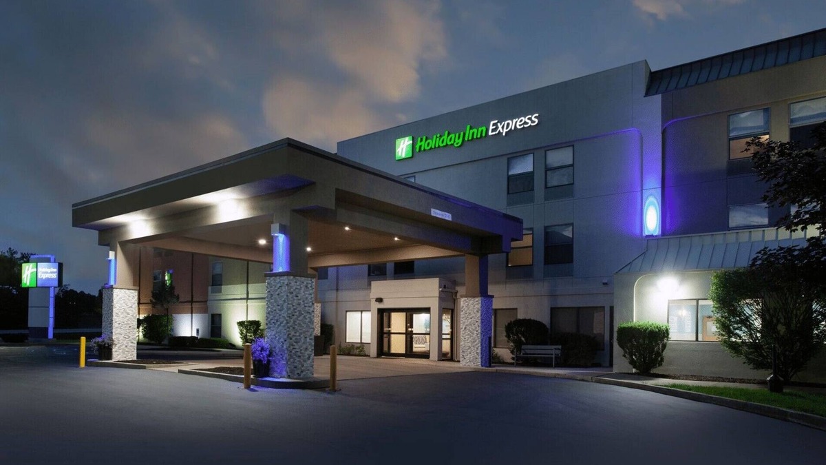 Fremont Hotel | Holiday Inn Express Fremont by IHG