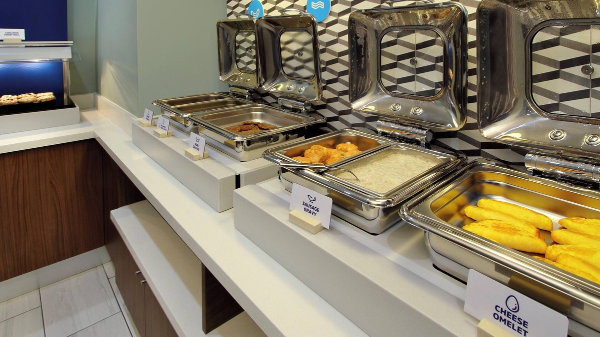 Garden City Hotel | Holiday Inn Express Garden City East by IHG