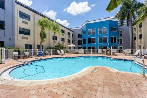 Highpoint Hotel | Holiday Inn Express Hotel Clearwater East - ICOT Center by IHG
