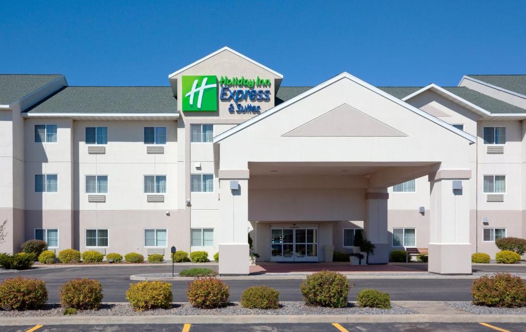 Stevens Point Hotel | Holiday Inn Express Hotel and Suites Stevens Point by IHG