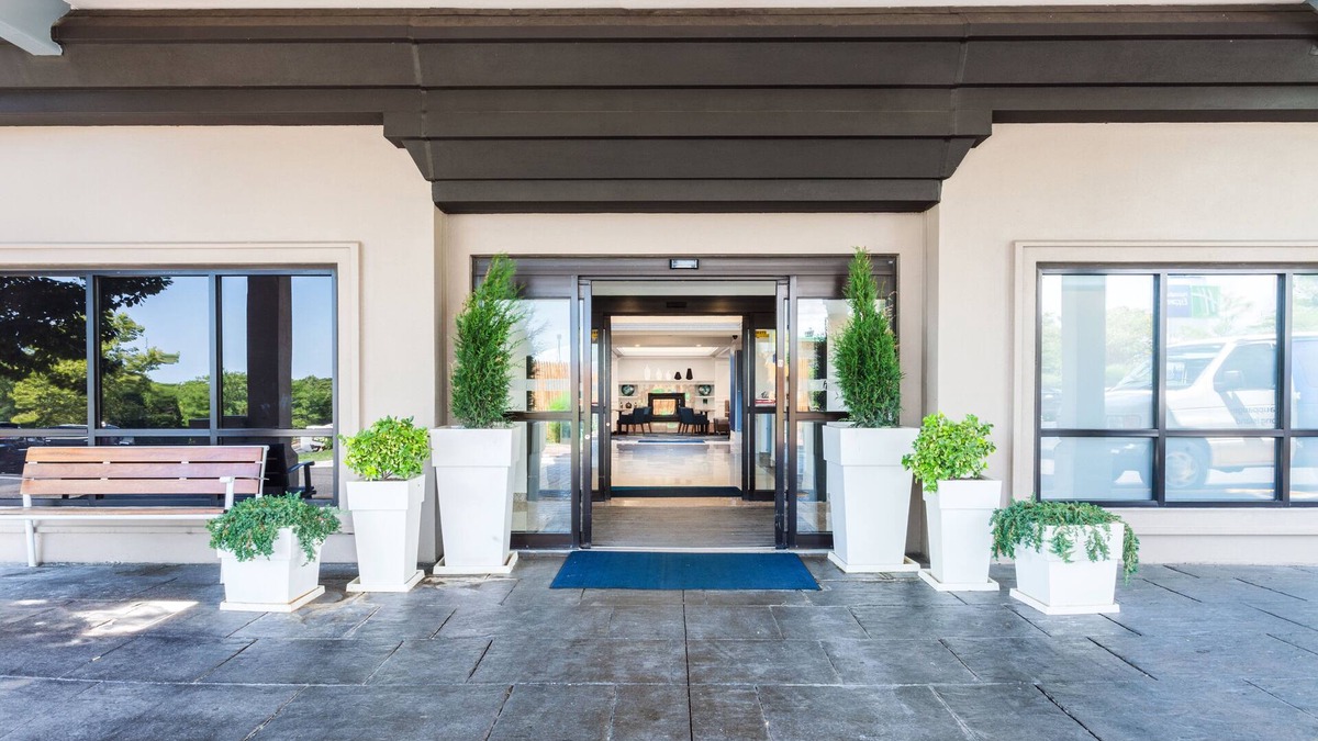 Hauppauge Hotel | Holiday Inn Express Hauppauge-Long Island