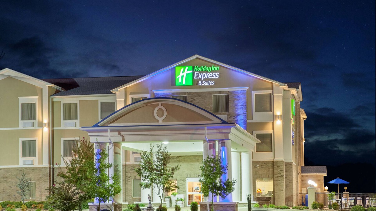 Clarksville Hotel | Holiday Inn Express Hotel & Suites Clarksville by IHG