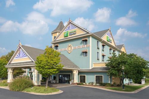 Holland Hotel | Holiday Inn Express Holland by IHG